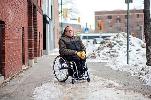 MIKAELA MACKENZIE / WINNIPEG FREE PRESS

Allen Mankewich, who faces challenges with sidewalk snow clearing every year as a wheelchair user, poses for a portrait downtown in Winnipeg on Monday, Nov. 22, 2021. For Joyanne story.
Winnipeg Free Press 2021.