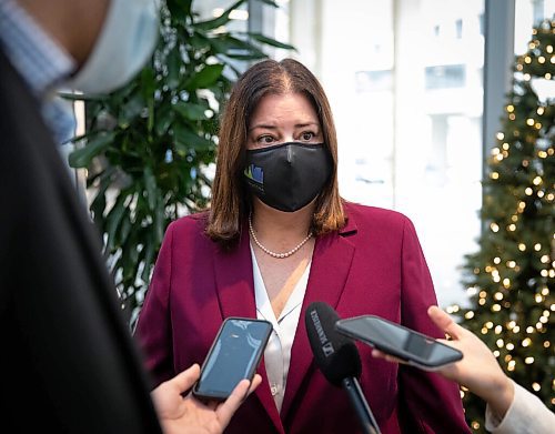 JESSICA LEE / WINNIPEG FREE PRESS

Premier Heather Stefanson is photographed in a press scrum after giving opening remarks at the Association of Manitoba Municipalities conference at RBC Conference Centre on November 22, 2021. 

Reporter: Carol








