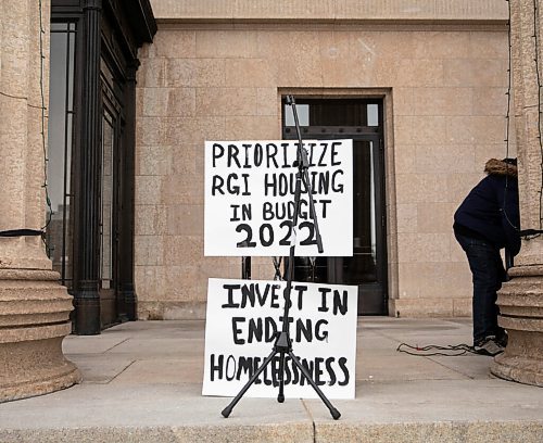JESSICA LEE / WINNIPEG FREE PRESS

Signs calling for more housing are displayed at the Manitoba Legislative Building on November 22, 2021, where a Right to Housing rally was held to call on Premier Stefanson to commit to building 300 new units of rent geared to income housing.










