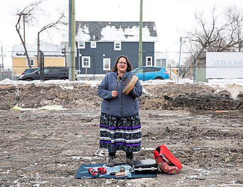 JESSICA LEE / WINNIPEG FREE PRESS

Jamie Grasby, a knowledge keeper, blesses the site at 390 Ross Ave on November 22, 2021. Home First Winnipeg Inc is building a 47-unit apartment for those at risk of becoming homeless.

