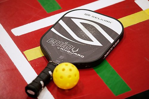 JOHN WOODS / WINNIPEG FREE PRESS
Winnipeg Free Press reporter Jen Zoratti learns how to play pickleball from Rose Sawatzky, president of Pickleball Manitoba and National Championship silver medalist, at Sturgeon Heights Community Centre  on Tuesday, November 23, 2021. 

Re: zoratti