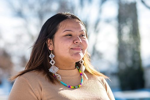 MIKAELA MACKENZIE / WINNIPEG FREE PRESS

Kay Lagimodiere poses for a portrait in front of her home in Winnipeg on Wednesday, Nov. 24, 2021. For Janine story.
Winnipeg Free Press 2021.