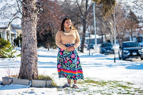 MIKAELA MACKENZIE / WINNIPEG FREE PRESS

Kay Lagimodiere poses for a portrait in front of her home in Winnipeg on Wednesday, Nov. 24, 2021. For Janine story.
Winnipeg Free Press 2021.