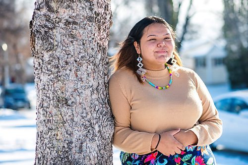 MIKAELA MACKENZIE / WINNIPEG FREE PRESS

Kay Lagimodiere poses for a portrait in front of her home in Winnipeg on Wednesday, Nov. 24, 2021. For Janine story.
Winnipeg Free Press 2021.