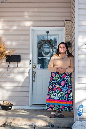 MIKAELA MACKENZIE / WINNIPEG FREE PRESS

Kay Lagimodiere poses for a portrait in front of her home in Winnipeg on Wednesday, Nov. 24, 2021. For Janine story.
Winnipeg Free Press 2021.