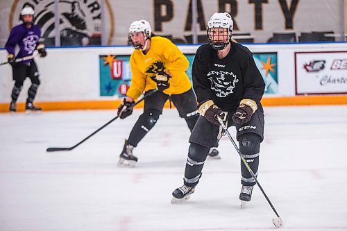 MIKAELA MACKENZIE / WINNIPEG FREE PRESS

Bisons player Lauren Warkentin (22) skates at practice at the Wayne Fleming Arena in Winnipeg on Wednesday, Nov. 24, 2021. For Mike Sawatzky story.
Winnipeg Free Press 2021.