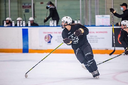 MIKAELA MACKENZIE / WINNIPEG FREE PRESS

Bisons player Brielle Dacquay-Neveux (2) skates at practice at the Wayne Fleming Arena in Winnipeg on Wednesday, Nov. 24, 2021. For Mike Sawatzky story.
Winnipeg Free Press 2021.