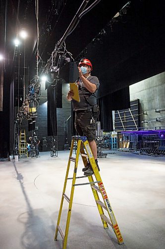 MIKE DEAL / WINNIPEG FREE PRESS
Head of lighting, Claude Robert, checks out one of the lights before it is raised into the rafters.
A behind-the-scene look at the Royal Manitoba Theatre Company's production of Orlando a play by Virginia Woolf and adapted by Sarah Ruhl, which is running from November 25 - December 18.
See Alan Small story
211110 - Wednesday, November 10, 2021.