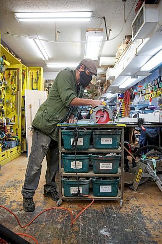 MIKE DEAL / WINNIPEG FREE PRESS
Props Builder, Jacko Garcia, cuts plexiglass for one of the mirrors he is building.
A behind-the-scene look at the Royal Manitoba Theatre Company's production of Orlando a play by Virginia Woolf and adapted by Sarah Ruhl, which is running from November 25 - December 18.
See Alan Small story
211028 - Thursday, October 28, 2021.