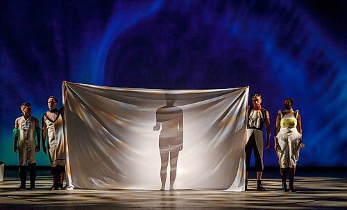 MIKE DEAL / WINNIPEG FREE PRESS
The chorus hold up a sheet as Em Siobhan McCourt as Orlando transforms from a man to a woman during the dress rehearsal Tuesday evening. Chorus are from left Breton Lalama, Simon Miron, Simon Bracken, and Ivy Charles.
A behind-the-scene look at the Royal Manitoba Theatre Company's production of Orlando a play by Virginia Woolf and adapted by Sarah Ruhl, which is running from November 25 - December 18.
See Alan Small story
211123 - Tuesday, November 23, 2021.