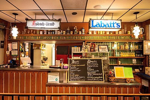 Mike Sudoma / Winnipeg Free Press
The bar front of the German Society of Winnipeg building/Schnitzelhaus restaurant Wednesday.
November 24, 2021