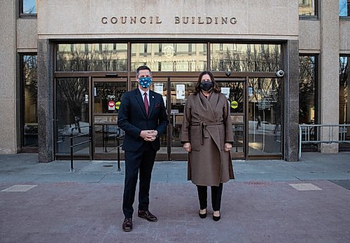 JESSICA LEE / WINNIPEG FREE PRESS

Mayor Brian Bowman and Premier Heather Stefanson meet at City Hall on November 24, 2021

Reporter: Joyanne










