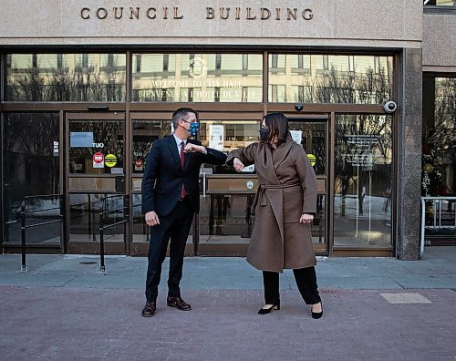 JESSICA LEE / WINNIPEG FREE PRESS

Mayor Brian Bowman and Premier Heather Stefanson meet at City Hall on November 24, 2021

Reporter: Joyanne










