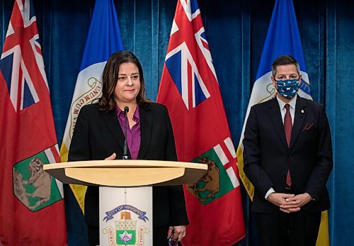 JESSICA LEE / WINNIPEG FREE PRESS

Mayor Brian Bowman and Premier Heather Stefanson announce they will be working together at City Hall on November 24, 2021

Reporter: Joyanne










