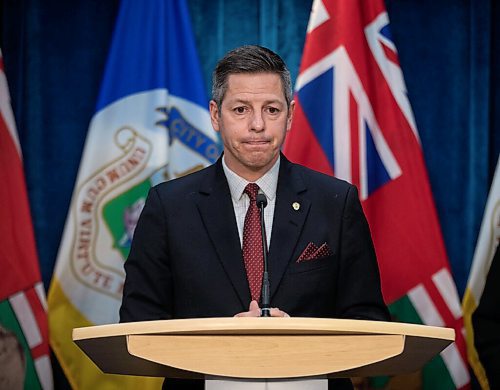 JESSICA LEE / WINNIPEG FREE PRESS

Mayor Brian Bowman speaks at a press conference at City Hall on November 24, 2021

Reporter: Joyanne











