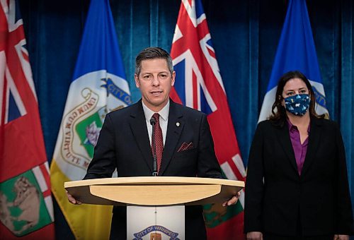 JESSICA LEE / WINNIPEG FREE PRESS

Mayor Brian Bowman and Premier Heather Stefanson announce they will be working together at City Hall on November 24, 2021

Reporter: Joyanne










