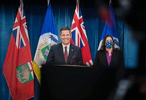 JESSICA LEE / WINNIPEG FREE PRESS

Mayor Brian Bowman and Premier Heather Stefanson announce they will be working together at City Hall on November 24, 2021

Reporter: Joyanne










