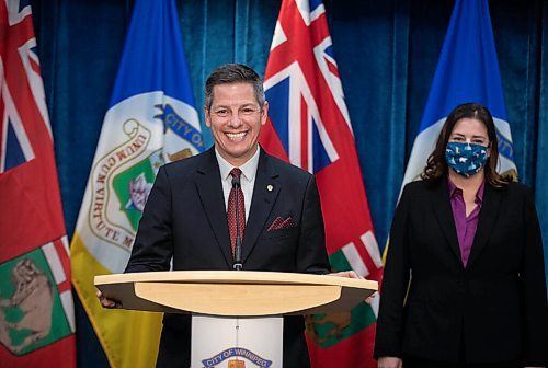 JESSICA LEE / WINNIPEG FREE PRESS

Mayor Brian Bowman and Premier Heather Stefanson announce they will be working together at City Hall on November 24, 2021

Reporter: Joyanne










