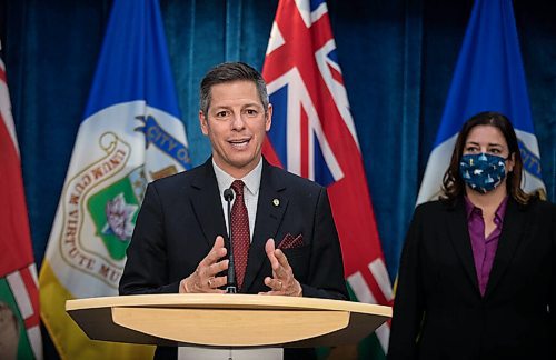 JESSICA LEE / WINNIPEG FREE PRESS

Mayor Brian Bowman and Premier Heather Stefanson announce they will be working together at City Hall on November 24, 2021

Reporter: Joyanne










