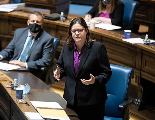 JESSICA LEE / WINNIPEG FREE PRESS

Premier Heather Stefanson is photographed at a House Sitting at the Legislative Building on November 24, 2021

Reporter: Carol











