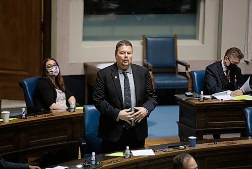 JESSICA LEE / WINNIPEG FREE PRESS

Keewatinook MLA Ian Bushie speaks at a House Sitting at the Legislative Building on November 24, 2021

Reporter: Carol








