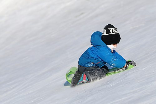 SHANNON VANRAES / WINNIPEG FREE PRESS
Three-year-old Levi toboggans down a slope in Westview Park, also known as Garbage Hill, November 25, 2021.