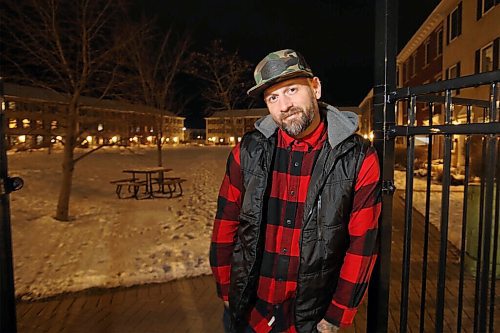 SHANNON VANRAES / WINNIPEG FREE PRESS
Jeff Bromley at a green space near his Winnipeg home on November 25, 2021.