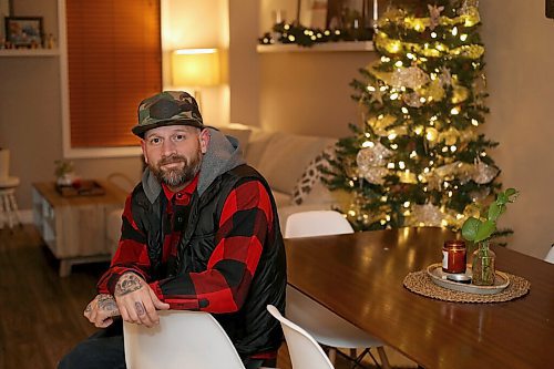 SHANNON VANRAES / WINNIPEG FREE PRESS
Jeff Bromley at his Winnipeg home on November 25, 2021.