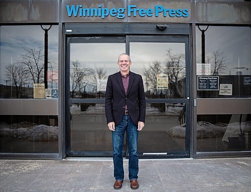 JESSICA LEE / WINNIPEG FREE PRESS

Winnipeg Free Press Publisher Bob Cox is photographed in front of the Free Press building on November 26, 2021, after announcing his retirement from the industry.















