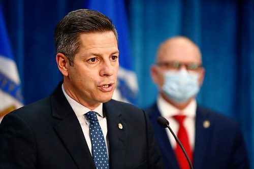 MIKAELA MACKENZIE / WINNIPEG FREE PRESS

Mayor Brian Bowman (front) and finance chair Scott Gillingham present the preliminary budget to the media at City Hall in Winnipeg on Friday, Nov. 26, 2021. For Joyanne story.
Winnipeg Free Press 2021.