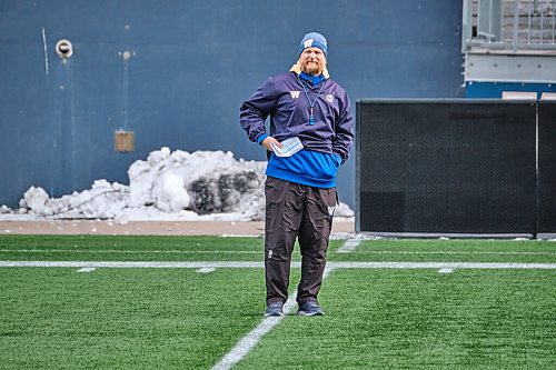 MIKE DEAL / WINNIPEG FREE PRESS
Winnipeg Blue Bombers head coach Mike O'Shea during practice at IG Field Friday morning.
211126 - Friday, November 26, 2021.