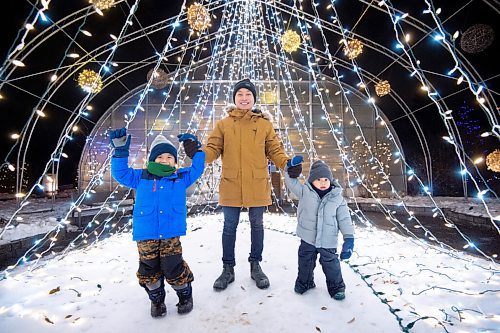 Mike Sudoma / Winnipeg Free Press
(No last names given) Joseph and his children Ryland (right) and Eli (left) checkout the Zoo Lights at the Assiniboine Park Zoo Friday night
November 26, 2021
