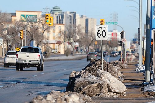 SHANNON VANRAES / WINNIPEG FREE PRESS
A sign indicates a speed limit of 60 kms per hour on Pembina Hwy. November 27, 2021.