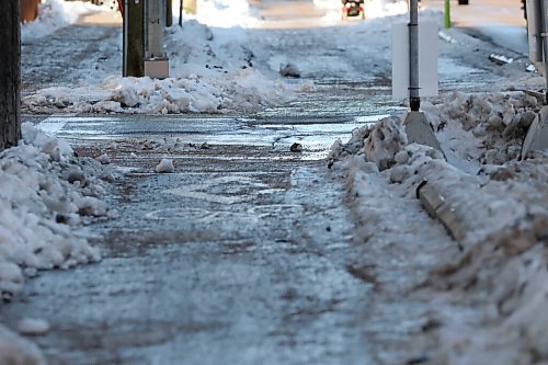 SHANNON VANRAES / WINNIPEG FREE PRESS
The McDermot Ave. bike lane on November 27, 2021.