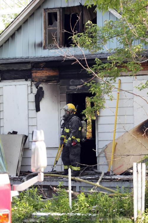 BORIS.MINKEVICH@FREEPRESS.MB.CA  100613 BORIS MINKEVICH / WINNIPEG FREE PRESS Fire at 727 Magnus Ave.