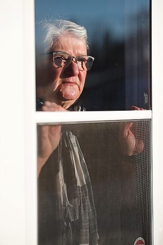 JOHN WOODS / WINNIPEG FREE PRESS
Barbara Halabut is photographed at her home in Winnipeg on Monday, November 29, 2021. Her husband Greg has been ill and a participant in the health care system. She is annoyed at some of the care theyve received.

Re: