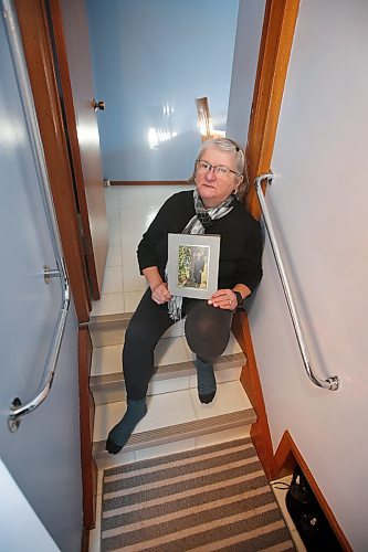 JOHN WOODS / WINNIPEG FREE PRESS
Barbara Halabut is photographed at her home in Winnipeg on Monday, November 29, 2021. Her husband Greg has been ill and a participant in the health care system. She is annoyed at some of the care theyve received.


Re: