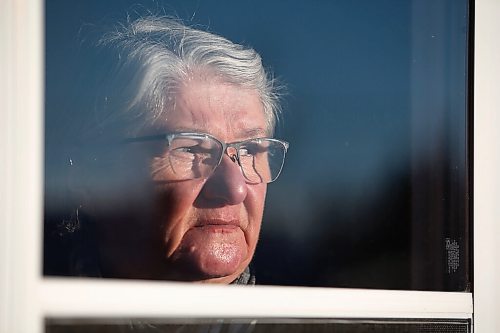 JOHN WOODS / WINNIPEG FREE PRESS
Barbara Halabut is photographed at her home in Winnipeg on Monday, November 29, 2021. Her husband Greg has been ill and a participant in the health care system. She is annoyed at some of the care theyve received.

Re: