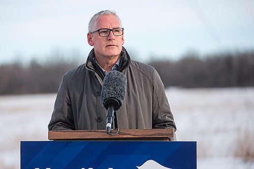 MIKAELA MACKENZIE / WINNIPEG FREE PRESS

 Xplornet executive vice president Bill Macdonald  speaks at a Xplornet communications Inc. announcement in Grande Pointe on Tuesday, Nov. 30, 2021. For Martin Cash story.
Winnipeg Free Press 2021.