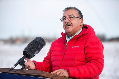 MIKAELA MACKENZIE / WINNIPEG FREE PRESS

Chemawawin Cree Nation chief Clarence Easter speaks at a Xplornet communications Inc. announcement in Grande Pointe on Tuesday, Nov. 30, 2021. For Martin Cash story.
Winnipeg Free Press 2021.