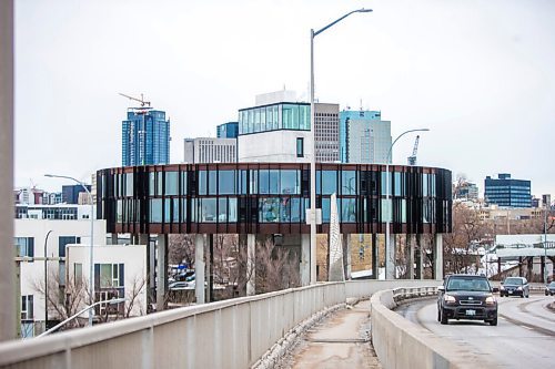 MIKAELA MACKENZIE / WINNIPEG FREE PRESS

The "flying saucer" condo building near the Disraeli Bridge in Winnipeg on Tuesday, Nov. 30, 2021. For Alison Gillmor story.
Winnipeg Free Press 2021.