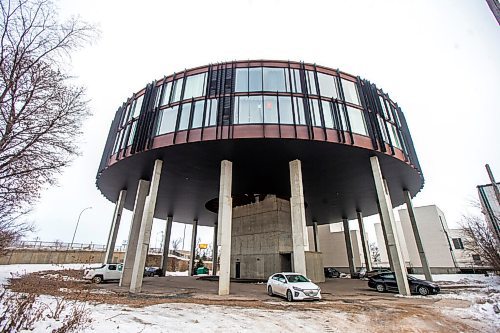 MIKAELA MACKENZIE / WINNIPEG FREE PRESS

The "flying saucer" condo building near the Disraeli Bridge in Winnipeg on Tuesday, Nov. 30, 2021. For Alison Gillmor story.
Winnipeg Free Press 2021.