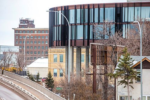 MIKAELA MACKENZIE / WINNIPEG FREE PRESS

The "flying saucer" condo building near the Disraeli Bridge in Winnipeg on Tuesday, Nov. 30, 2021. For Alison Gillmor story.
Winnipeg Free Press 2021.