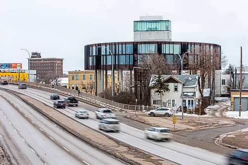 MIKAELA MACKENZIE / WINNIPEG FREE PRESS

The "flying saucer" condo building near the Disraeli Bridge in Winnipeg on Tuesday, Nov. 30, 2021. For Alison Gillmor story.
Winnipeg Free Press 2021.