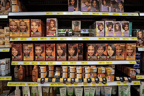 JESSICA LEE / WINNIPEG FREE PRESS

The beauty section at Dinos Grocery Mart is photographed on November 30, 2021.

Reporter: Dave













