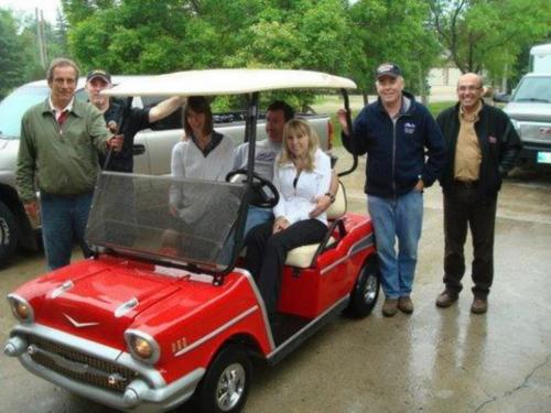 Golf Cart 5 (photo) Bill Pollock, Doug Carter, Brandi McFadzean, Bob McFadzean, Angie McFadzean, Kim Sharpe & Ron Debattista  for gord sinclair winnipeg free press