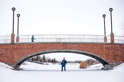 MIKAELA MACKENZIE / WINNIPEG FREE PRESS

Skating enthusiast Kerry Stevenson poses for a portrait on a pond near his house in Winnipeg on Wednesday, Dec. 1, 2021. For --- story.
Winnipeg Free Press 2021.