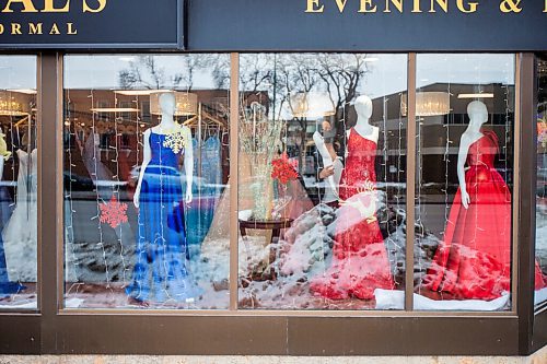 MIKAELA MACKENZIE / WINNIPEG FREE PRESS

Benny Laurel changes the mannequin dresses out for festive red gowns at Chantal's Bridal & Formal in Winnipeg on Wednesday, Dec. 1, 2021. Standup.
Winnipeg Free Press 2021.