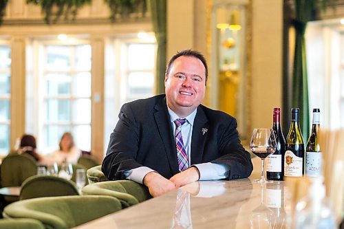 MIKAELA MACKENZIE / WINNIPEG FREE PRESS

Sommelier Christopher Sprague poses for a portrait in the Oval Room Brasserie at the Fort Garry Hotel in Winnipeg on Wednesday, Dec. 1, 2021. For Ben Sigurdson story.
Winnipeg Free Press 2021.