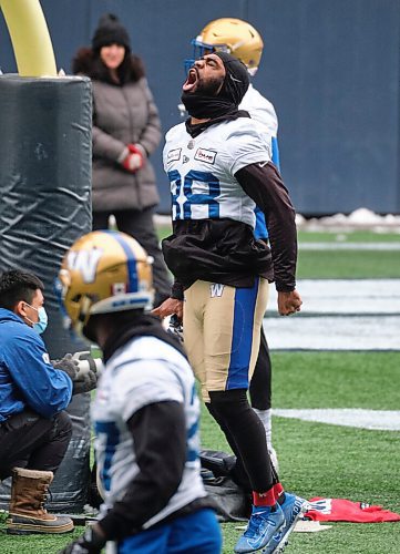 MIKE DEAL / WINNIPEG FREE PRESS
Winnipeg Blue Bombers Rasheed Bailey (88) howls as he enters the field at the beginning of practice at IG Field Wednesday morning.
211201 - Wednesday, December 01, 2021.